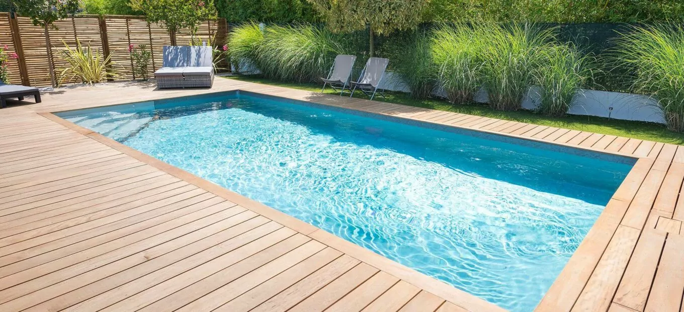 piscine-rectangle-emilie-2-jour-1360x620.jpg