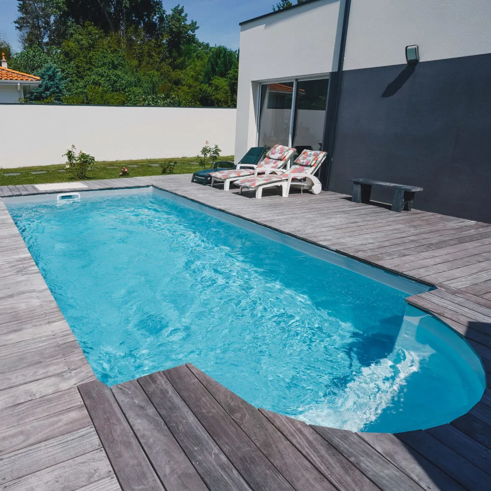 piscine-rectangulaire-4x8-escalier-roman-aquadiscount